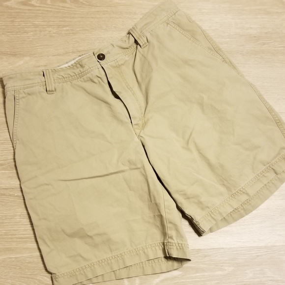Izod Other - Mens Izod Khaki Shorts. Size 36